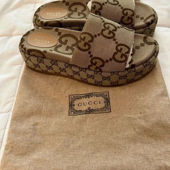 Gucci Beige Monogram Platform Sandals size 40 - Picture 2 of 4